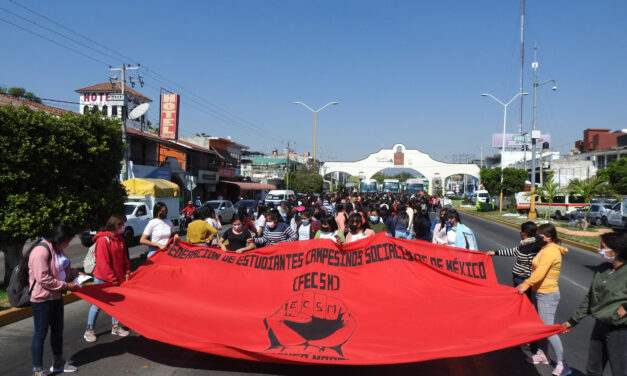 Marchan normalistas de Amilcingo en Cuautla a 34 años de represión